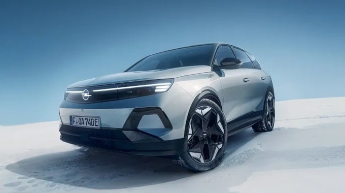 Opel Grandland Electric AWD: in arrivo la versione a doppio motore con trazione integrale [FOTO]