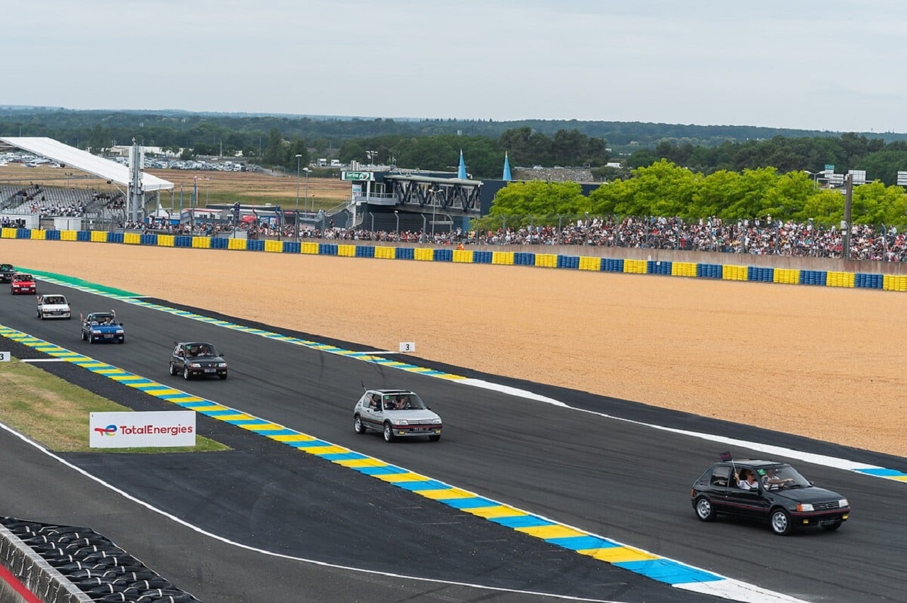 La nuova Peugeot E-208 GTI ha fatto il suo debutto dinamico a Le Mans