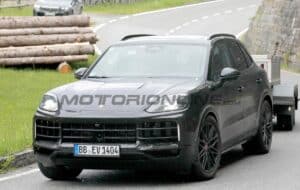 Porsche Cayenne 2026: nuove FOTO SPIA del restyling