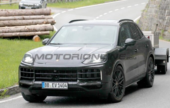 Porsche Cayenne 2026 - Foto spia 04-06-2025