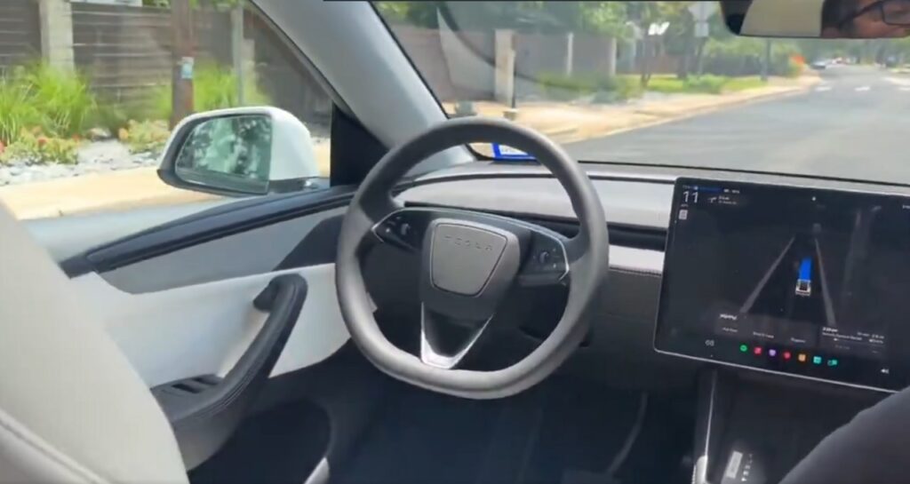 Tesla ha ufficialmente lanciato il suo servizio di robotaxi senza conducente [VIDEO]