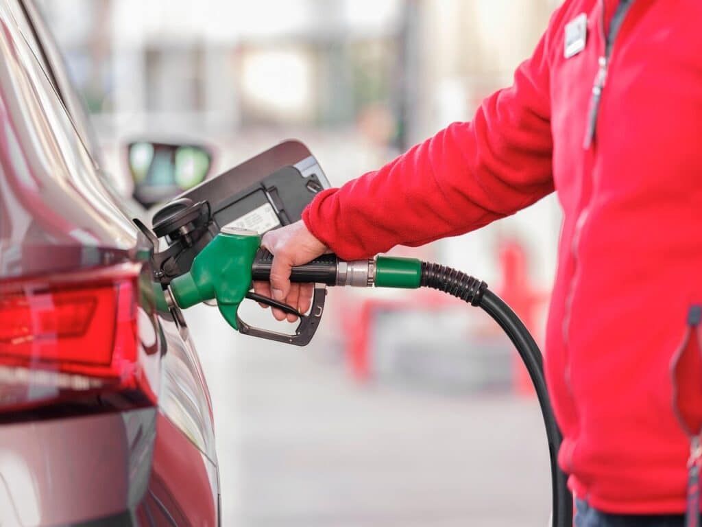 L’UE pensa ad una tassa sulla benzina: rischio stangate?