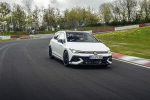Volkswagen Golf: la GTI Edition 50 fa il record al Nurburgring [VIDEO]