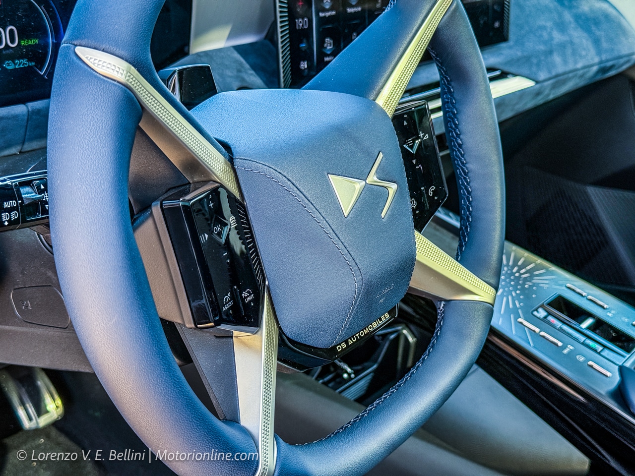 DS N.8 - Volante