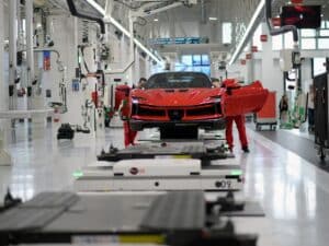 Ferrari posticipa il secondo modello elettrico al 2028