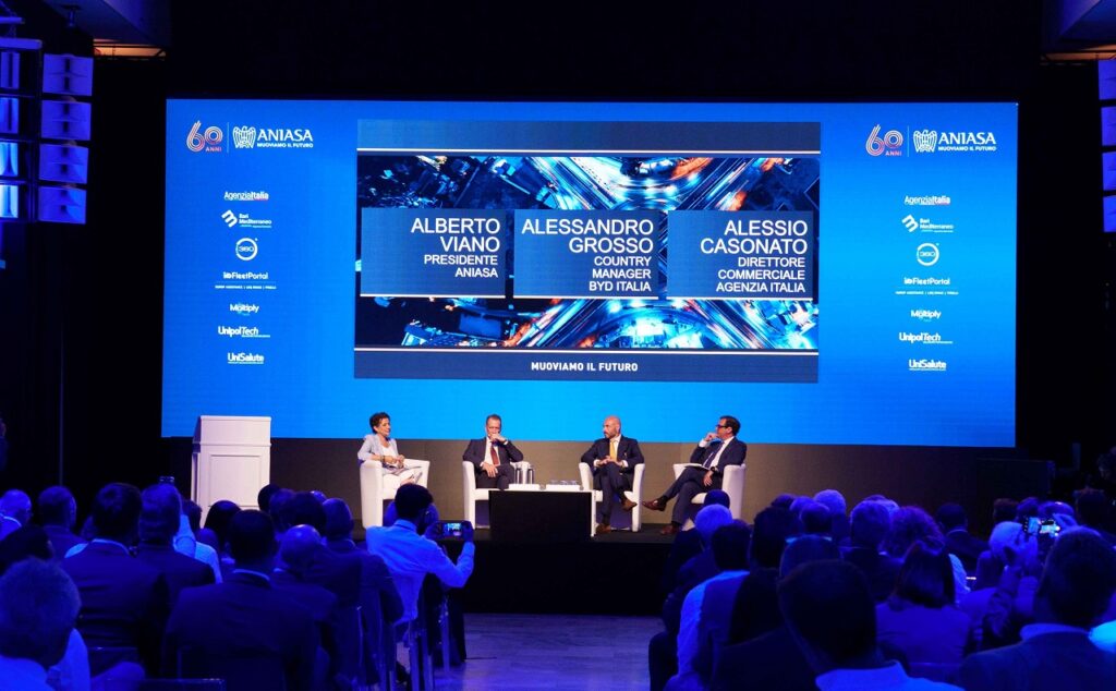 L’auto si conferma centrale per la mobilità degli italiani ma il boom dei prezzi frena gli acquisti