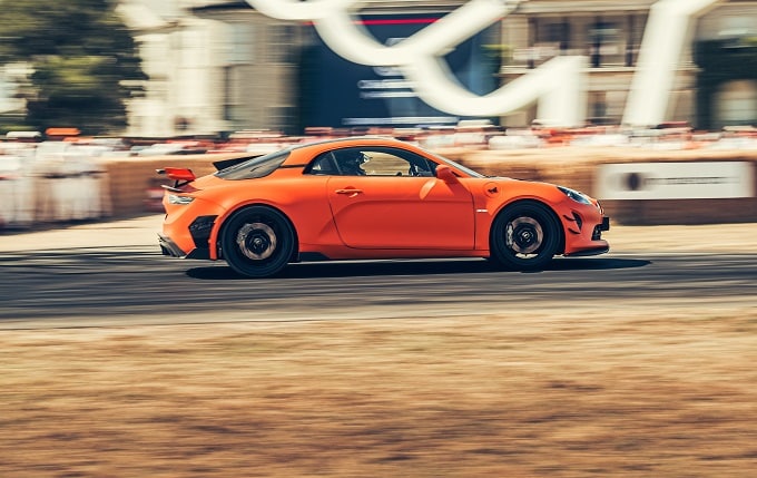 Alpine A110 R Ultime conquista Goodwood 2025: podio nel Timed Shootout