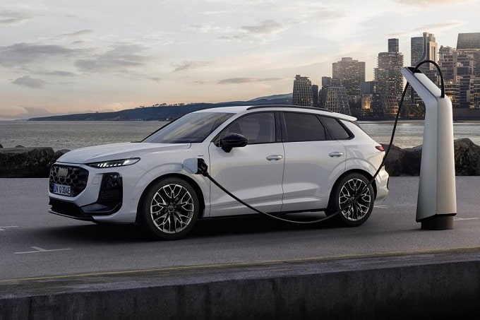 Nuova Audi Q3 e-hybrid 2025: plug-in da 272 CV e 119 km in elettrico [FOTO]