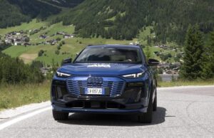 Audi e-tron alla Maratona dles Dolomites 2025: mobilità sostenibile in Alta Badia [FOTO]