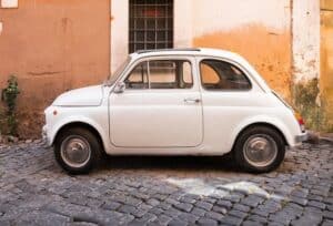Auto vecchie in Italia: 10,7 milioni di automobilisti guidano veicoli con più di 15 anni