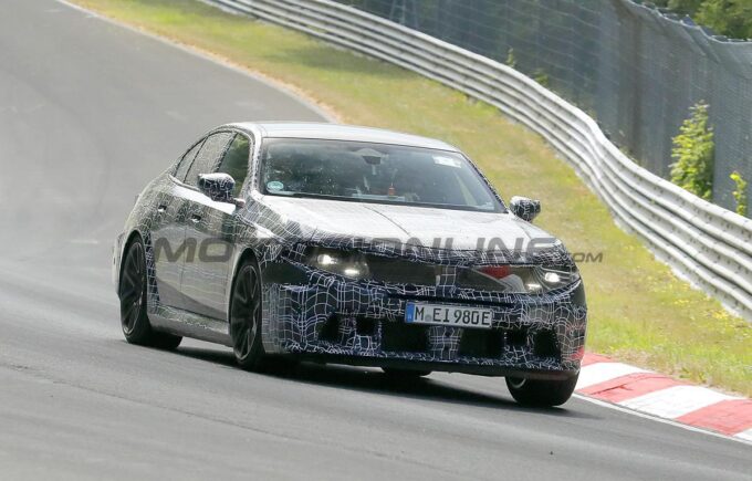 Nuova BMW M5 con design Neue Klasse immortalata al Nurburgring [FOTO SPIA]