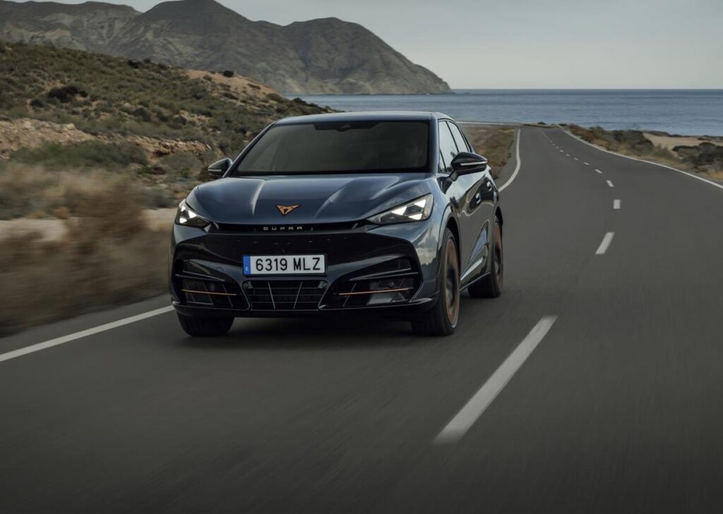 Cupra semplifica i viaggi elettrici: sull’app My Cupra arriva la pianificazione con soste di ricarica [FOTO]