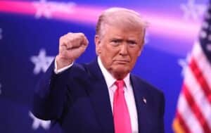 Dal 1° agosto dazi del 30% su beni Ue: Trump scrive a von der Leyen e avverte l’Europa