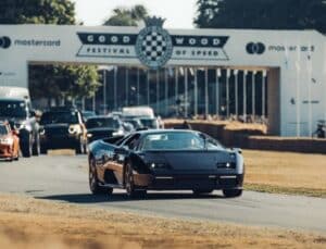 Eccentrica V12: debutto dinamico all’hillclimb di Goodwood
