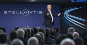 Stellantis, Imparato lancia l’allarme: “Servono decisioni urgenti, si rischia la chiusura delle fabbriche”