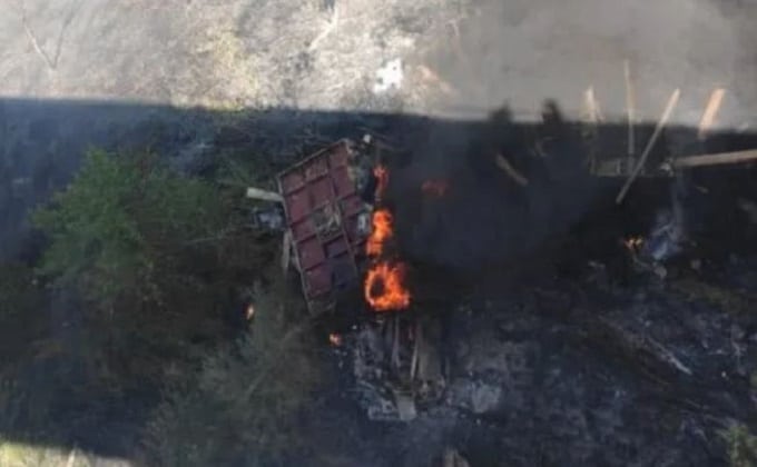 Tragedia sulla A19 Palermo-Catania: camion cade dal viadotto e si incendia, muore l’autista