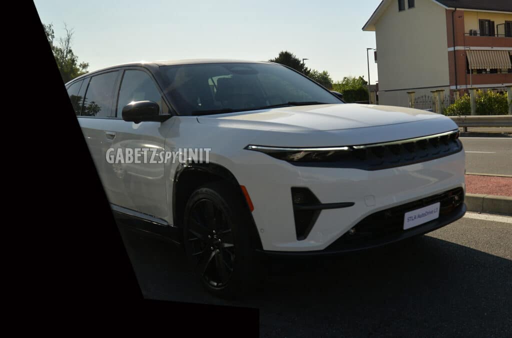 Jeep Wagoneer 4xe avvistata sulle strade di Torino [FOTO SPIA]