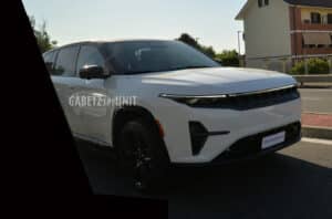 Jeep Wagoneer 4xe avvistata sulle strade di Torino [FOTO SPIA]