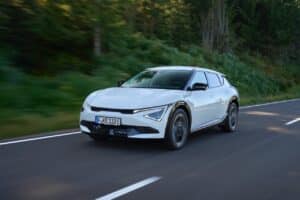 Kia EV6 2025: il restyling arriva in Italia, da 46.500 euro [FOTO]
