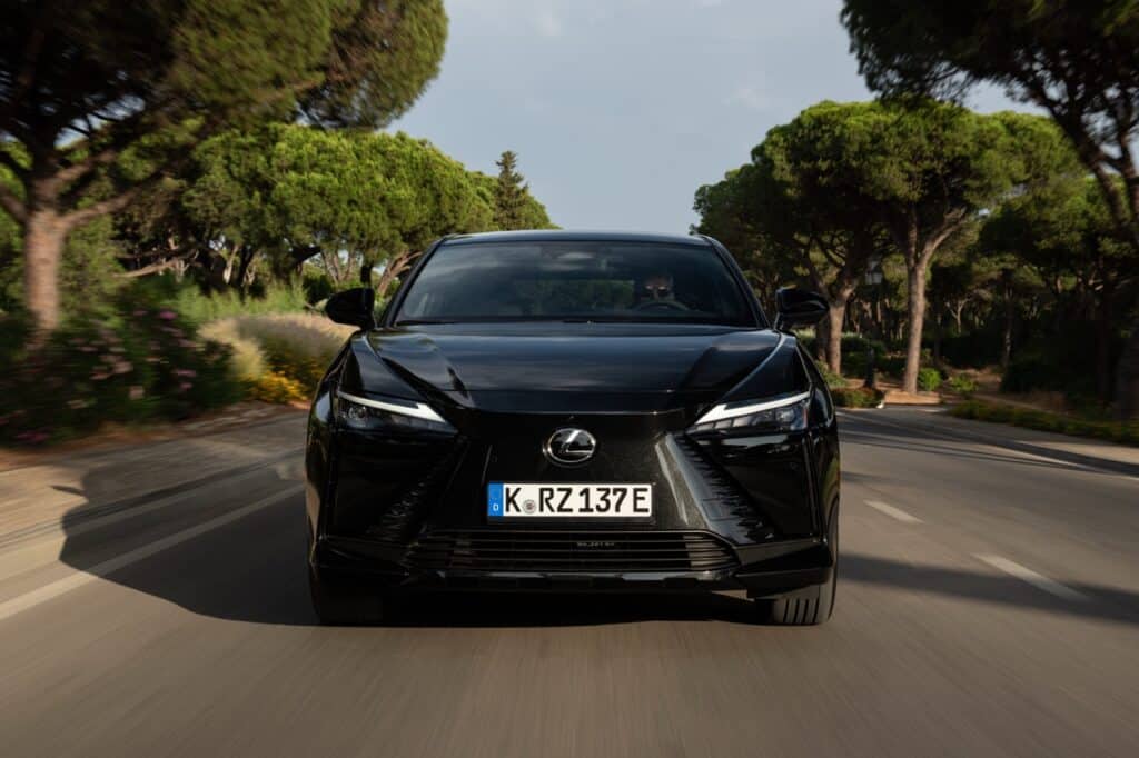 Nuova Lexus RZ, tecnologia al servizio della guida