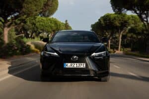 Nuova Lexus RZ, tecnologia al servizio della guida