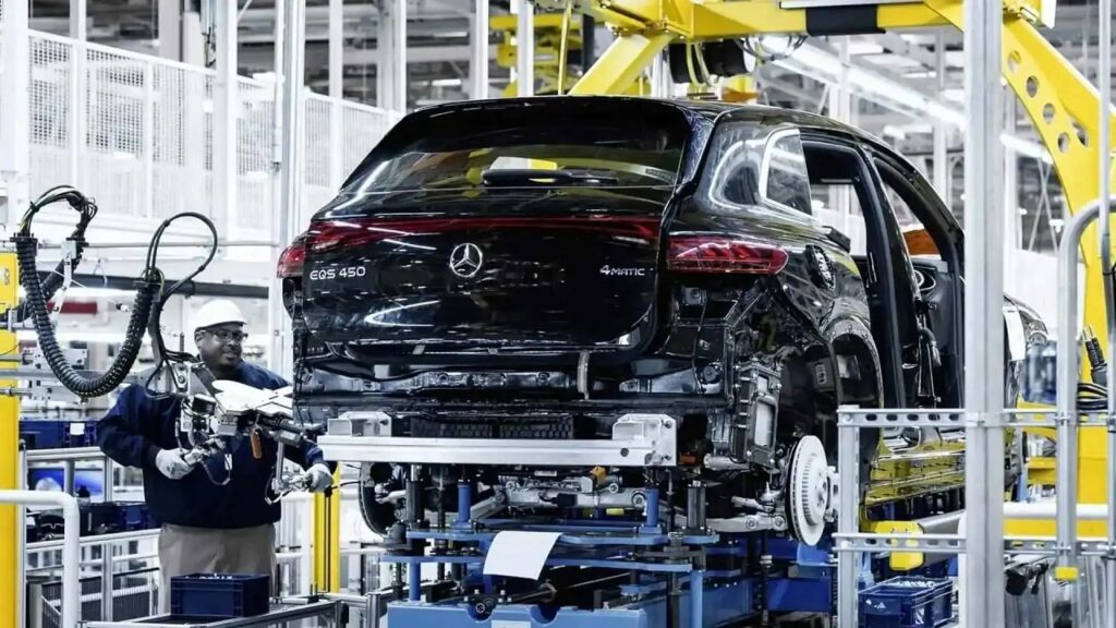 Mercedes sospende la produzione di EQE ed EQS per gli USA