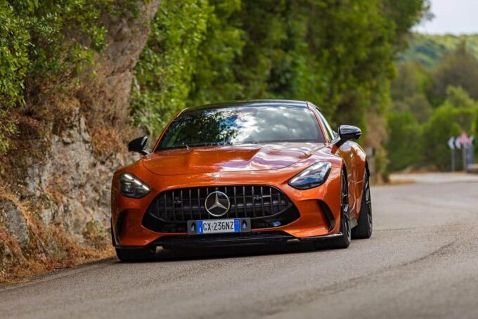 Mercedes-AMG GT: il fascino della sportiva tedesca tra le strade della Costa Smeralda [FOTO]
