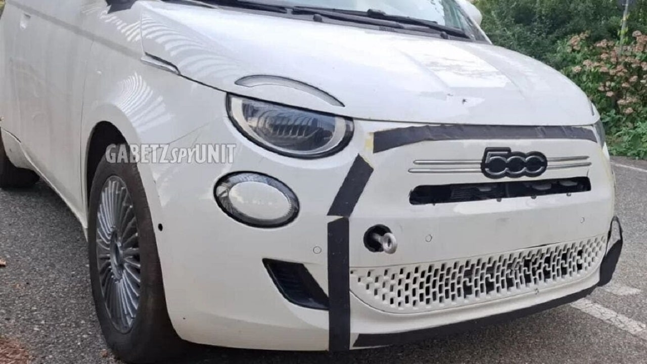 Nuova Fiat 500 ibrida: continuano i test in strada