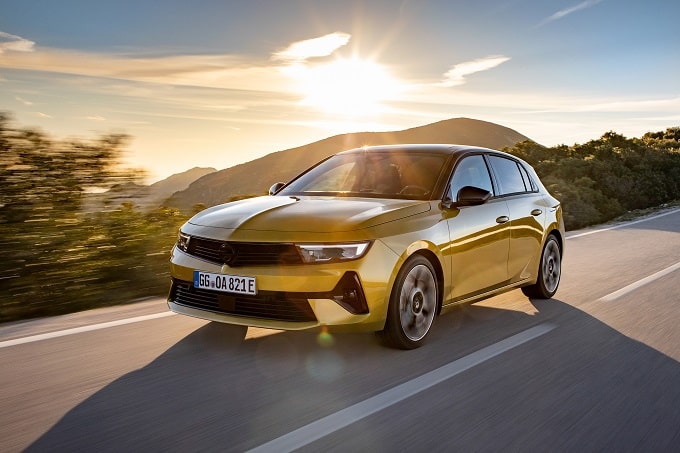 Opel Astra plug-in hybrid 2025: 196 CV, 83 km in elettrico e nuovo cambio a 7 marce