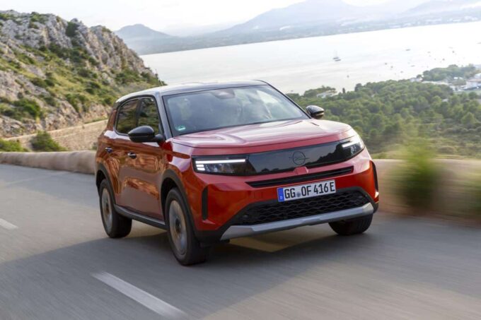 Opel Frontera Electric Extended Range: 100 km di autonomia in più [FOTO]
