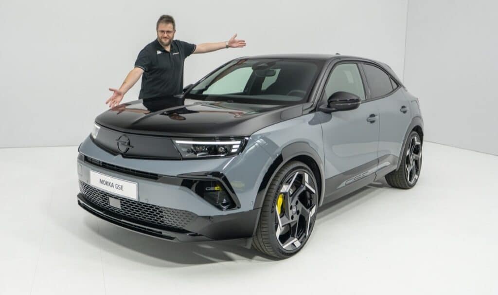 OMG! GSE: Opel svela la Mokka elettrica da 280 CV ispirata ai rally [FOTO e VIDEO]