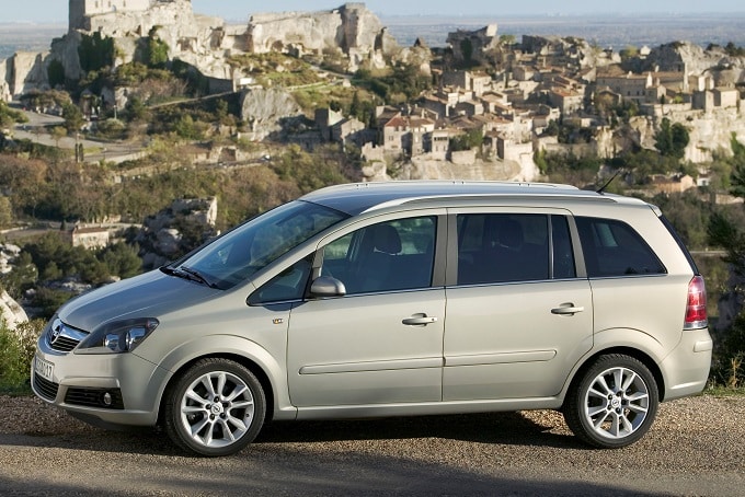 Opel Zafira seconda serie: la monovolume che ha fatto tendenza