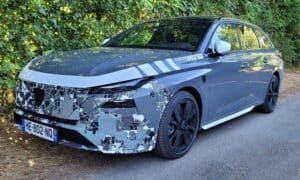Peugeot 308 2026: il restyling avvistato sulle strade francesi