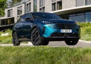 Peugeot E-3008 Dual Motor: 325 CV e trazione integrale sul SUV elettrico [FOTO]