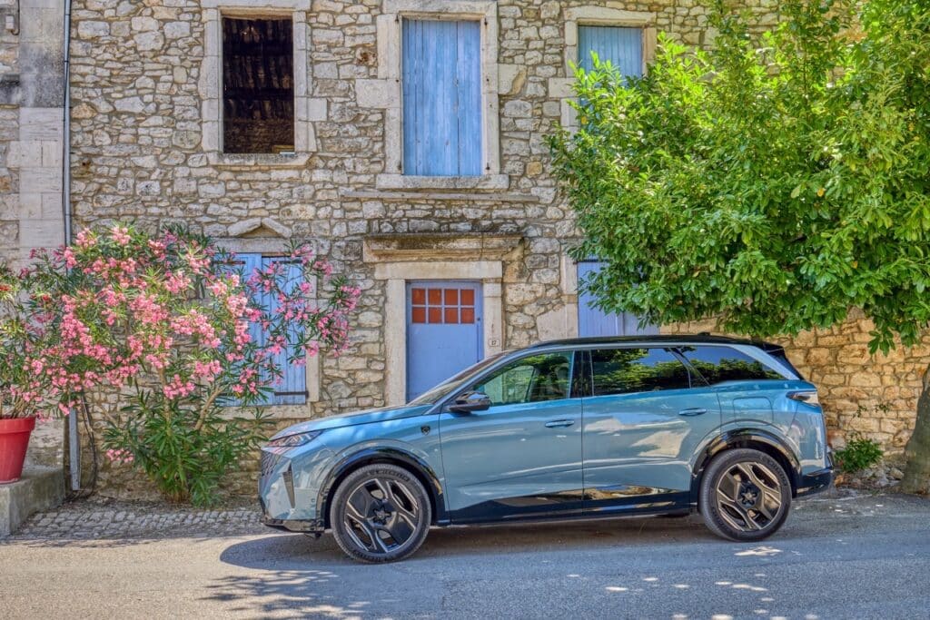 Peugeot e-5008: 2.000 chilometri sulle strade francesi [FOTO]