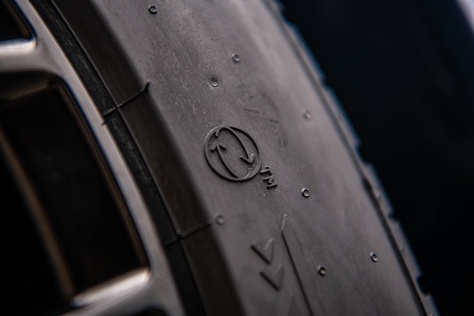 Pirelli presenta il P Zero più sostenibile di sempre: oltre 70% di materiali naturali e riciclati