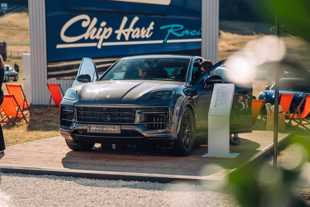 Porsche Cayenne: la Black Edition ha debuttato a Goodwood