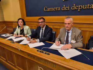 Sicurezza stradale: Anci, Unasca e Associazione Gabriele Borgogni firmano protocollo d’intesa