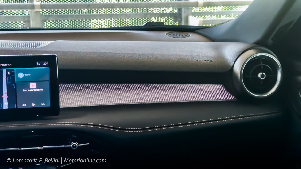 Alfa Romeo Tonale Veloce PHEV 2025 - Cruscotto
