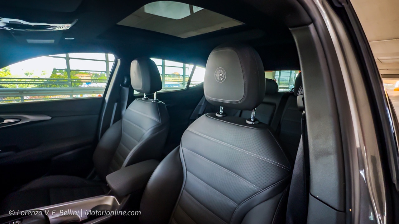 Alfa Romeo Tonale Veloce PHEV 2025 - Sedili