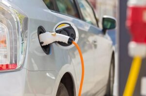 Divieto UE alle auto termiche per noleggio e flotte aziendali dal 2030: Aniasa dice no