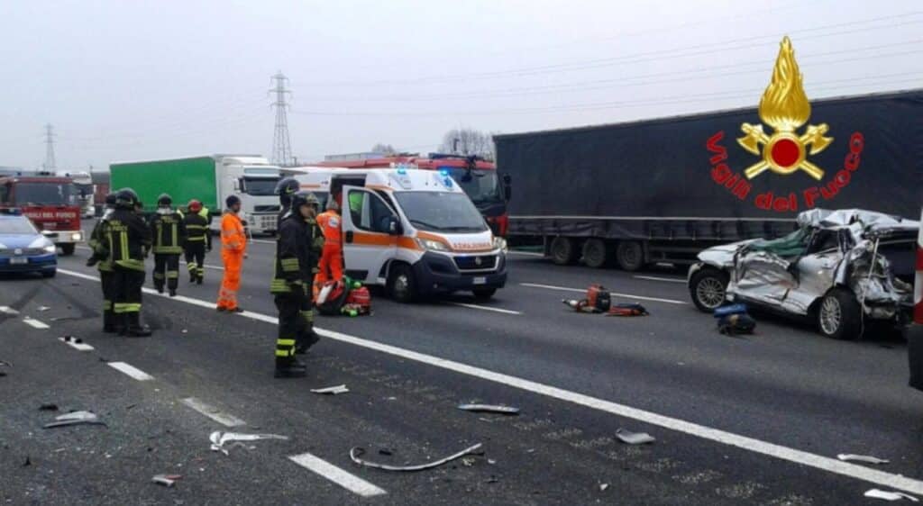 Autostrada A4: auto contromano provoca grave incidente, 4 morti e un ferito