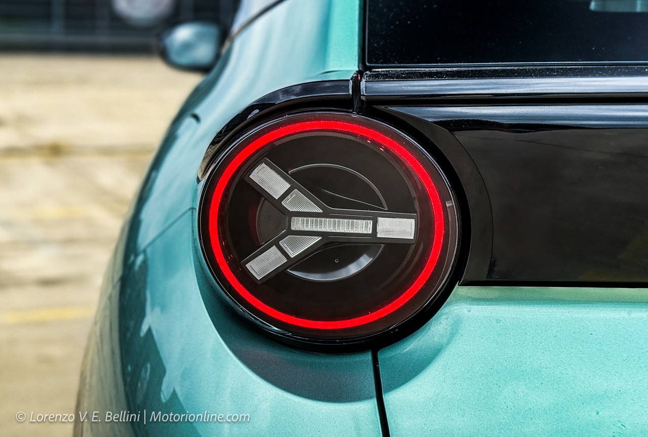 Lancia Ypsilon Hybrid 2025 - Fari posteriori