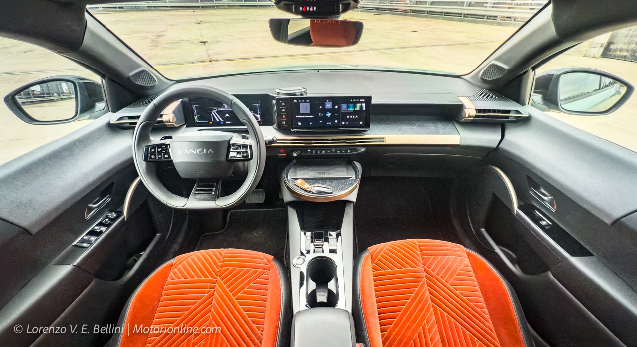 Lancia Ypsilon Hybrid 2025 - Interni