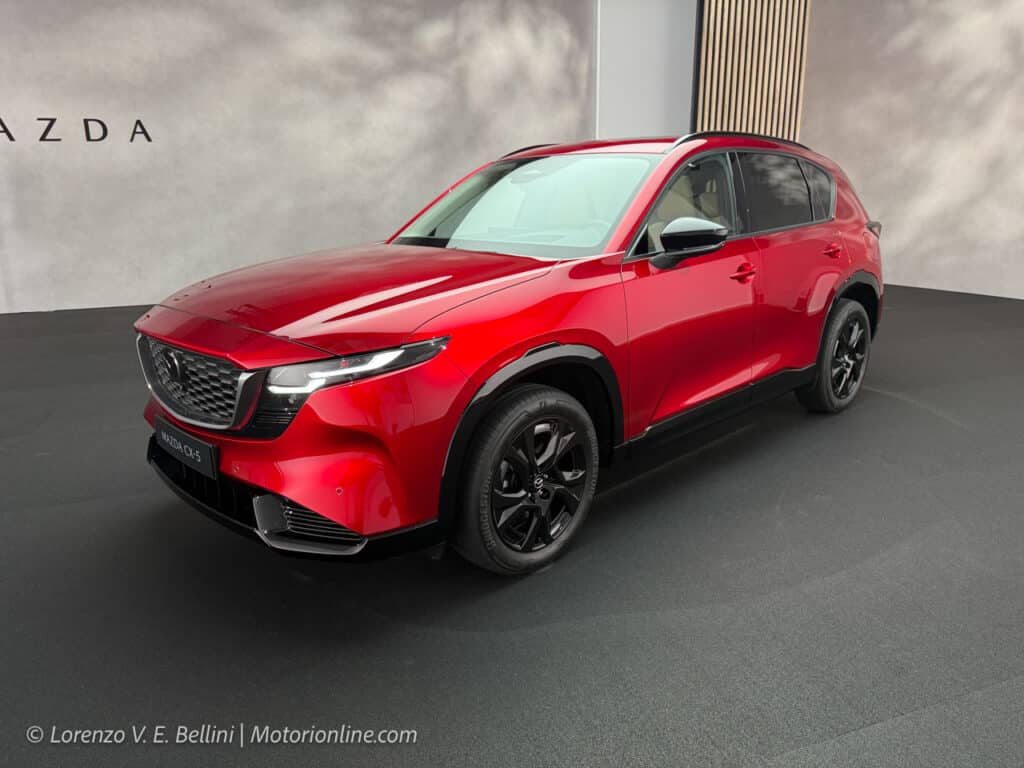 Nuova Mazda CX-5 2026, ecco la terza generazione dell’icona di Hiroshima [FOTO e VIDEO DAL VIVO]