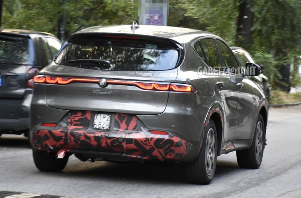 Alfa Romeo Tonale MY26: novità importanti all'anteriore [FOTO SPIA]