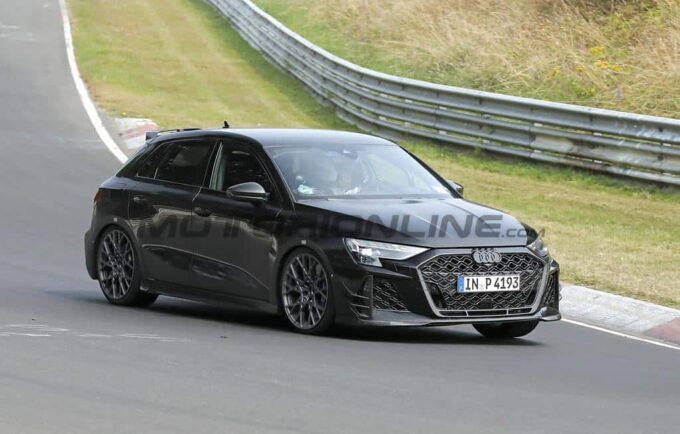 Audi RS3 GT: test in corso per l’estrema versione che prepara l’addio al cinque cilindri [FOTO SPIA]