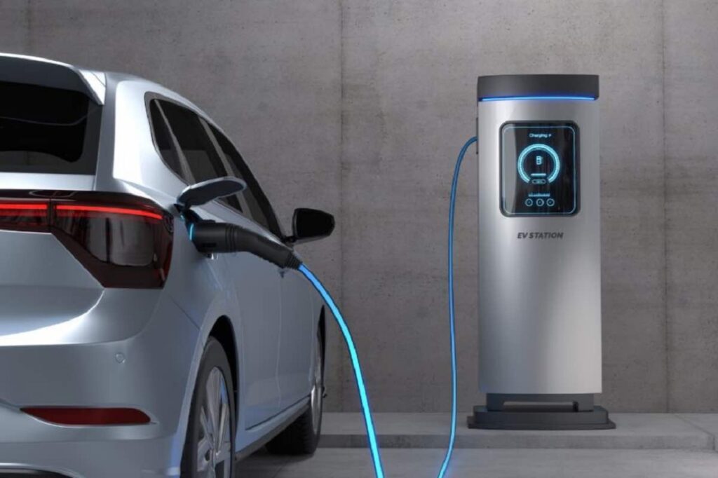 UE: “L’Italia crei condizioni favorevoli alle auto elettriche”