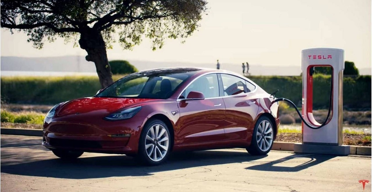 Auto elettriche: negli USA crescita modesta e Tesla in calo