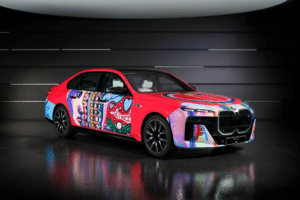 BMW i7 diventa opera d’arte in Corea: la collaborazione con l’artista Lee Kun-Yong [FOTO]